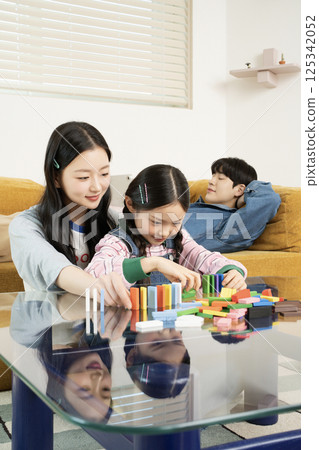 Portrait of a family lying in bed 125342052