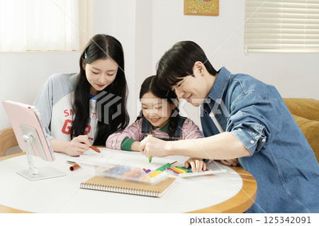 Family playing in bed Family playing in bed 125342091
