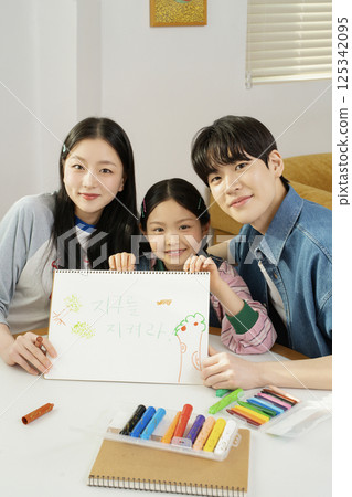 Portrait of a family lying in bed Portrait of a family lying in bed 125342095