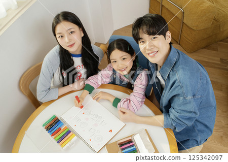 Portrait of a family lying in bed 125342097