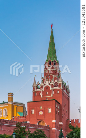 Troitskaya tower of Moscow Kremlin on a blue sky background in sunny summer day 125343581