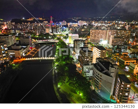 從鹿兒島市小月川鳥瞰城市夜景 125344130