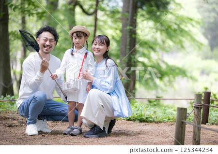 Family looking for bugs during summer vacation! Spring/summer outings and leisure activities, upper body, looking at camera, having fun playing in the forest and plateau 125344234