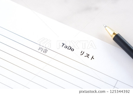 核對待辦事項清單上的任務、日期和截止日期 核對待辦事項清單上的任務、日期和截止日期 125344392