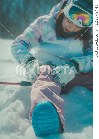 滑雪 膝蓋 女生 125345449