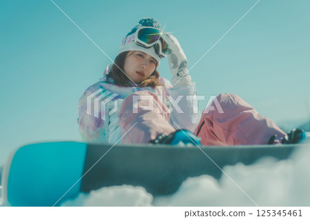 snowboarder, snowboard, snowboarding 125345461