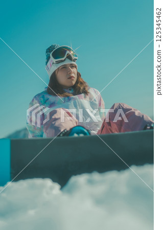 snowboarder, snowboard, snowboarding 125345462