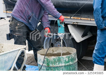 土木工程師攪拌混凝土 125345885