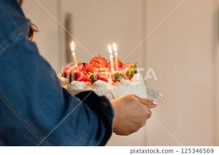 豐富多彩的生日時刻 125346569