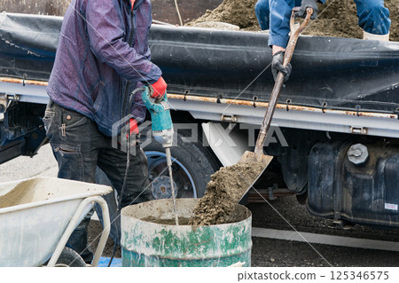 Civil engineer mixing concrete 125346575