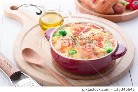 Crispy baked shrimp gratin 125346642