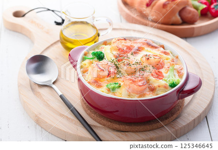 Crispy baked shrimp gratin 125346645
