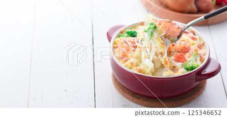 Crispy baked shrimp gratin 125346652