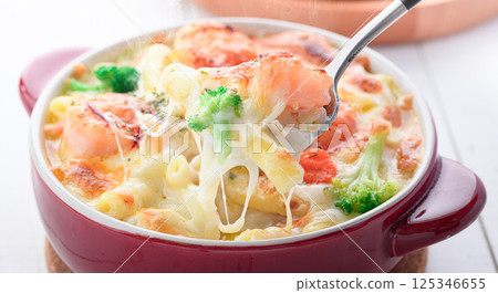 Crispy baked shrimp gratin Crispy baked shrimp gratin 125346655