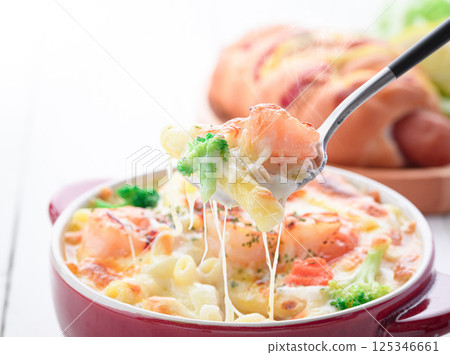 Crispy baked shrimp gratin 125346661