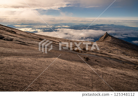 東南亞最高峰京那巴魯山 125348112