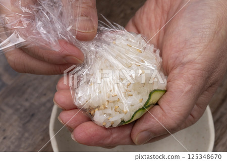 Steps for making spring vegetable temari sushi recipe 125348670