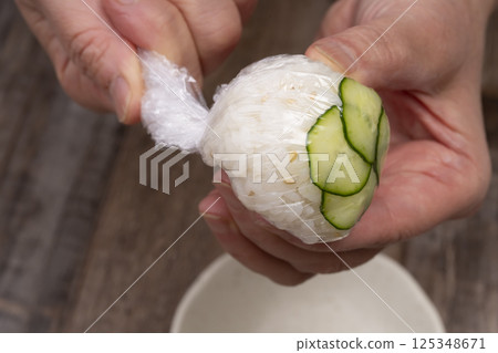 Steps for making spring vegetable temari sushi recipe Steps for making spring vegetable temari sushi recipe 125348671