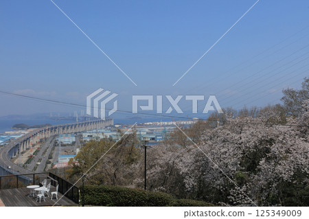 The Seto Ohashi bridge which it wishes from Saint Terayama The Seto Ohashi bridge which it wishes from Saint Terayama 125349009