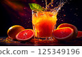 柳橙汁濺入雞尾酒杯 125349196