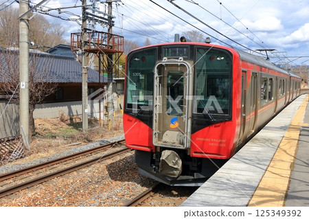 Shinano Railway line train which runs between Karuizawa and Shinonoi cities in Nagano Prefecture Japan Shinano Railway line train which runs between Karuizawa and Shinonoi cities in Nagano Prefecture Japan 125349392