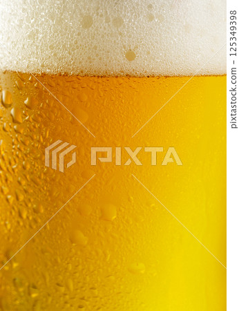 glass of beer with bubble and froth as background 125349398