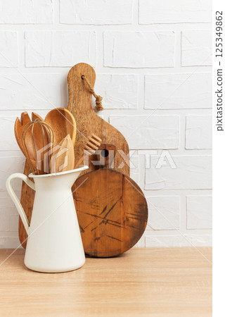 Kitchen utensils made of wood and metal  125349862