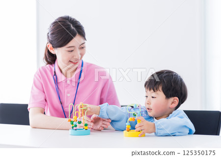 Nursery school children and nursery teachers training with educational toys 125350175