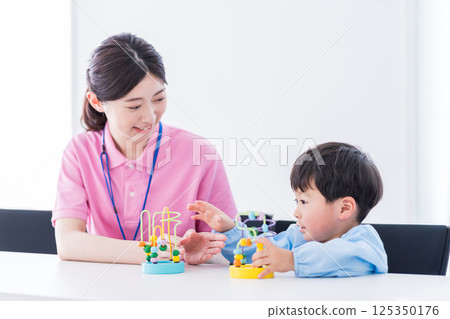 Nursery school children and nursery teachers training with educational toys 125350176