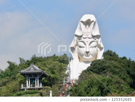 Giant White Robed Kannon Giant White Robed Kannon 125352685