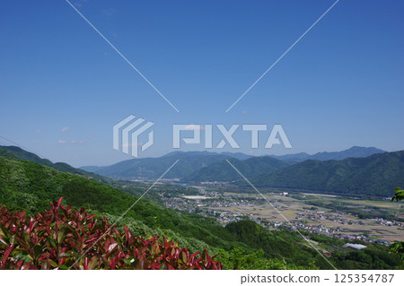 從德島縣三好市健康交流之林眺望美馬市 125354787