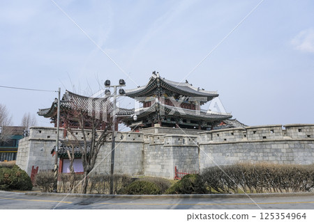 豐南門是全州四座城牆中唯一倖存的城門。 豐南門是全州四座城牆中唯一倖存的城門。 125354964