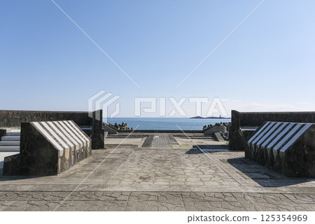 Mimitsu Coast in Miyazaki Prefecture, famous as the place where Emperor Jimmu set sail 125354969