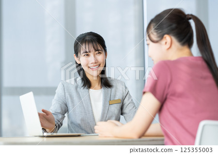 A businesswoman giving advice to a young woman. Photo courtesy of Denpa Gakuen, Tokyo Electronics College. A businesswoman giving advice to a young woman. Photo courtesy of Denpa Gakuen, Tokyo Electronics College. 125355003