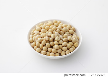 Soybeans from Hokkaido served on a white plate 125355378
