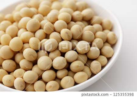 Soybeans from Hokkaido served on a white plate 125355398