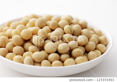 Soybeans from Hokkaido served on a white plate 125355401