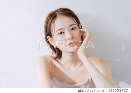 年輕女性的美麗形象 125355717