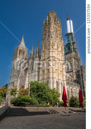 Rouen ; France - august 2024 : Rouen Notre-Dame Cathedral 125357584