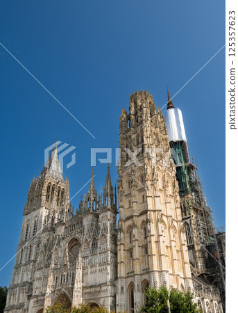 Rouen ; France - august 2024 : Rouen Notre-Dame Cathedral 125357623