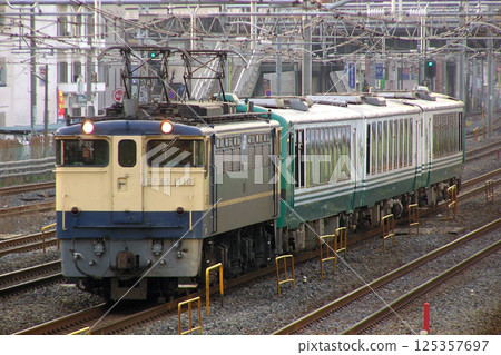 Resort Shirakami Kiha 40 series (Kuro formation: a train in connection with the Ueno Station exhibition) operating within Saitama Prefecture 125357697