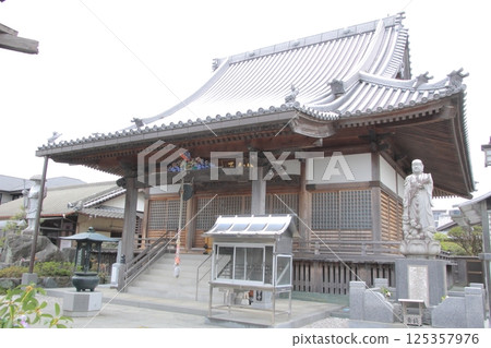 Shikoku Buddha 16th Buddhist temple "Kanonji" main hall 125357976
