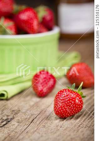 Fresh strawberries in a bowl 125358176