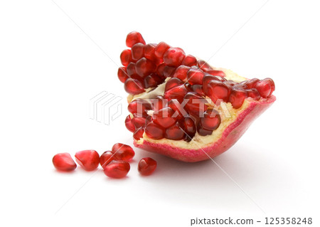 piece of pomegranate 125358248