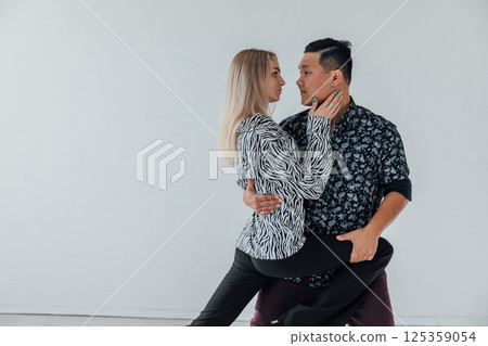 Man and woman dancing together to music 125359054