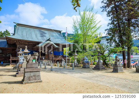 Spring at Yotohime Shrine, Saga City, Saga Prefecture 125359100