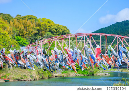 Spring at Kawakami Gorge, carp streamers, Saga City, Saga Prefecture 125359104