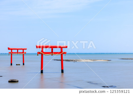 佐賀縣多良町大王神社漲潮時的水下鳥居 佐賀縣多良町大王神社漲潮時的水下鳥居 125359121