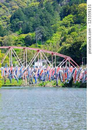 Spring at Kawakami Gorge, carp streamers, Saga City, Saga Prefecture 125359131