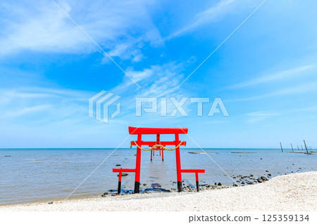 The underwater torii gate of Ooguo Shrine at high tide in Tara Town, Saga Prefecture The underwater torii gate of Ooguo Shrine at high tide in Tara Town, Saga Prefecture 125359134